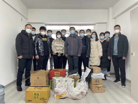 发放暖冬礼盒