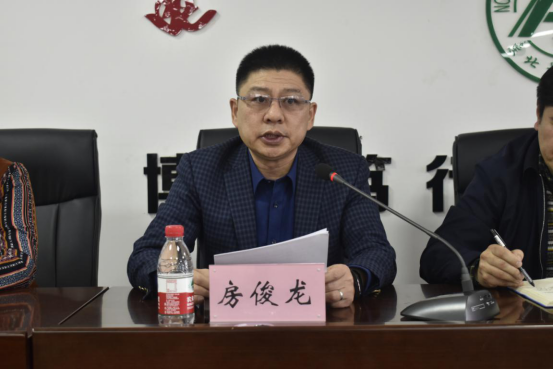 房俊龙作《2020年行政工作报告》